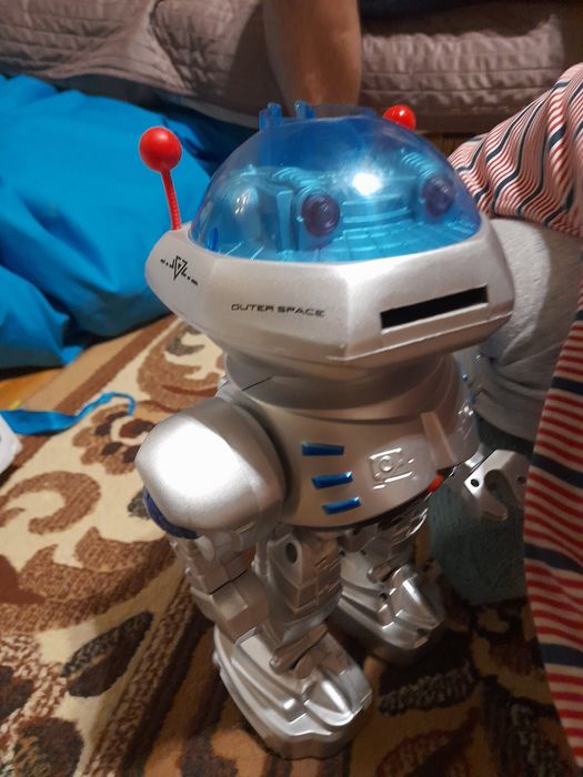 Робот на пульте управления