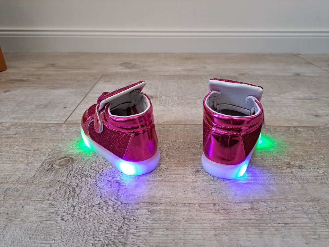 Buty, botki dziewczęce świecące LED - Hello Kitty rozm 25