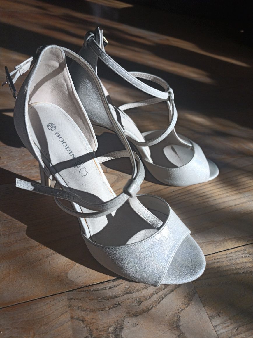 Buty damskie białe