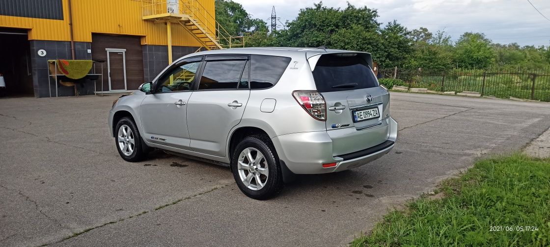 Toyota RAV4 EV лучший электромобиль в своем классе.