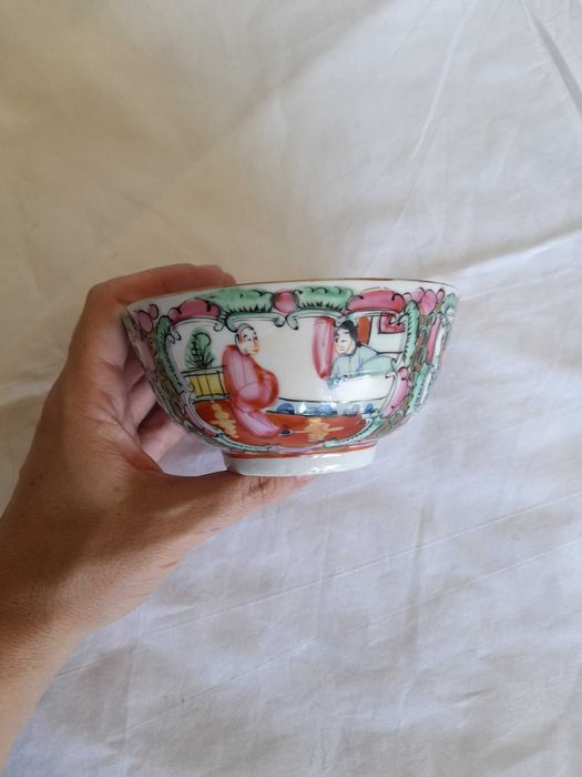 Conjunto taça e pires antigo de porcelana de Macau