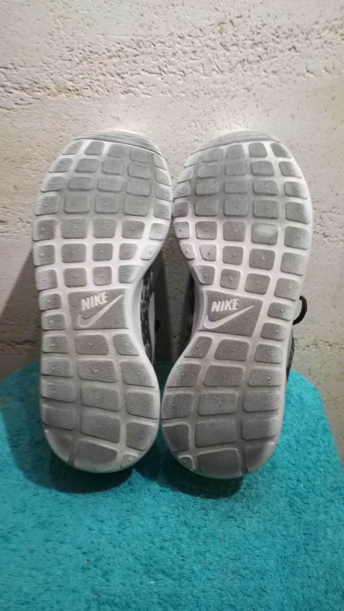 Sneakersy NIKE ROSHE ONE ROSHERUN PRINT r.39 stan bardzo dobry