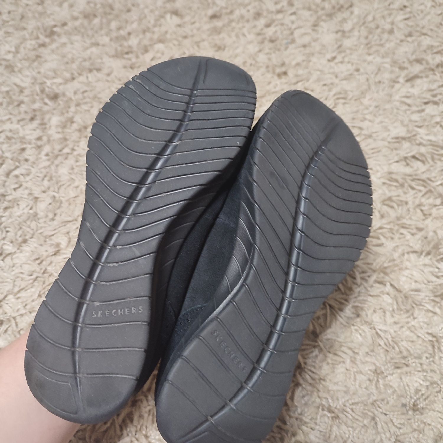 Sketchers 37.5р.  ..