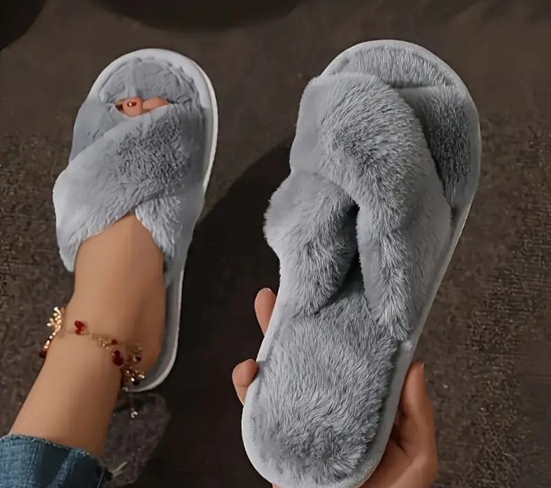 Жіночі кімнатні тапочки