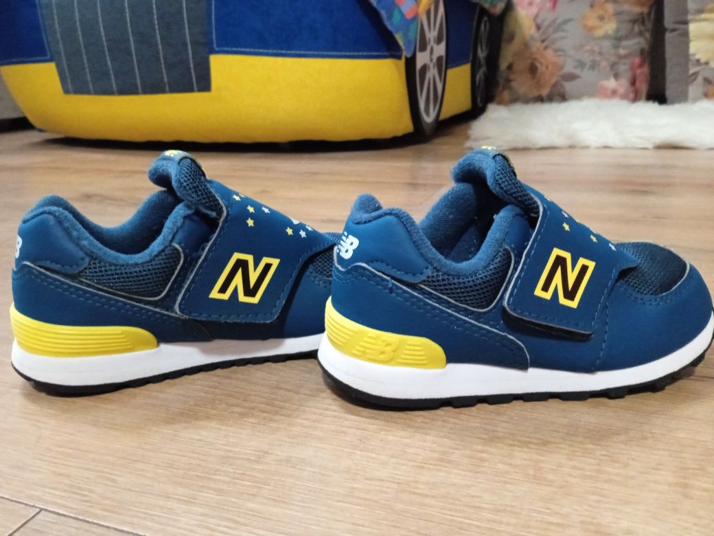 Продам детские кроссовки "NEW BALANCE"