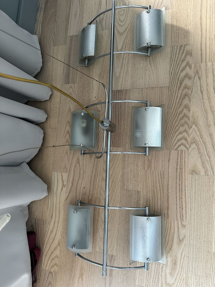 Nowoczesna lampa do jadalni