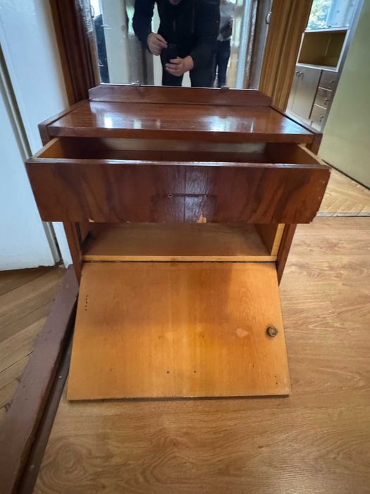 Szafka z lustrem do przedpokoju