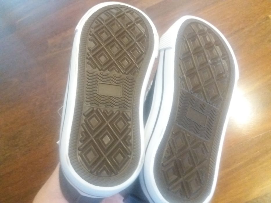 Sapatilhas/bota de criança 24 NOVAS