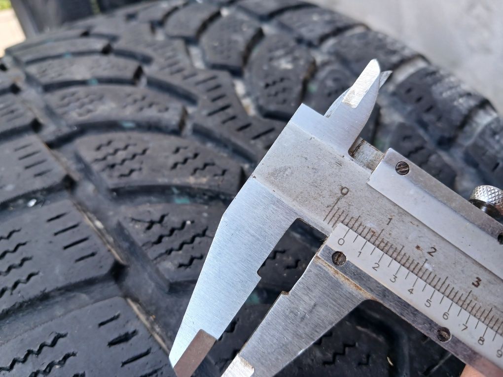 Шини зимові 235/60 R18 4шт.
