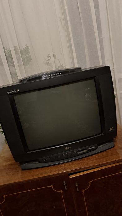 Телевізор LG працює