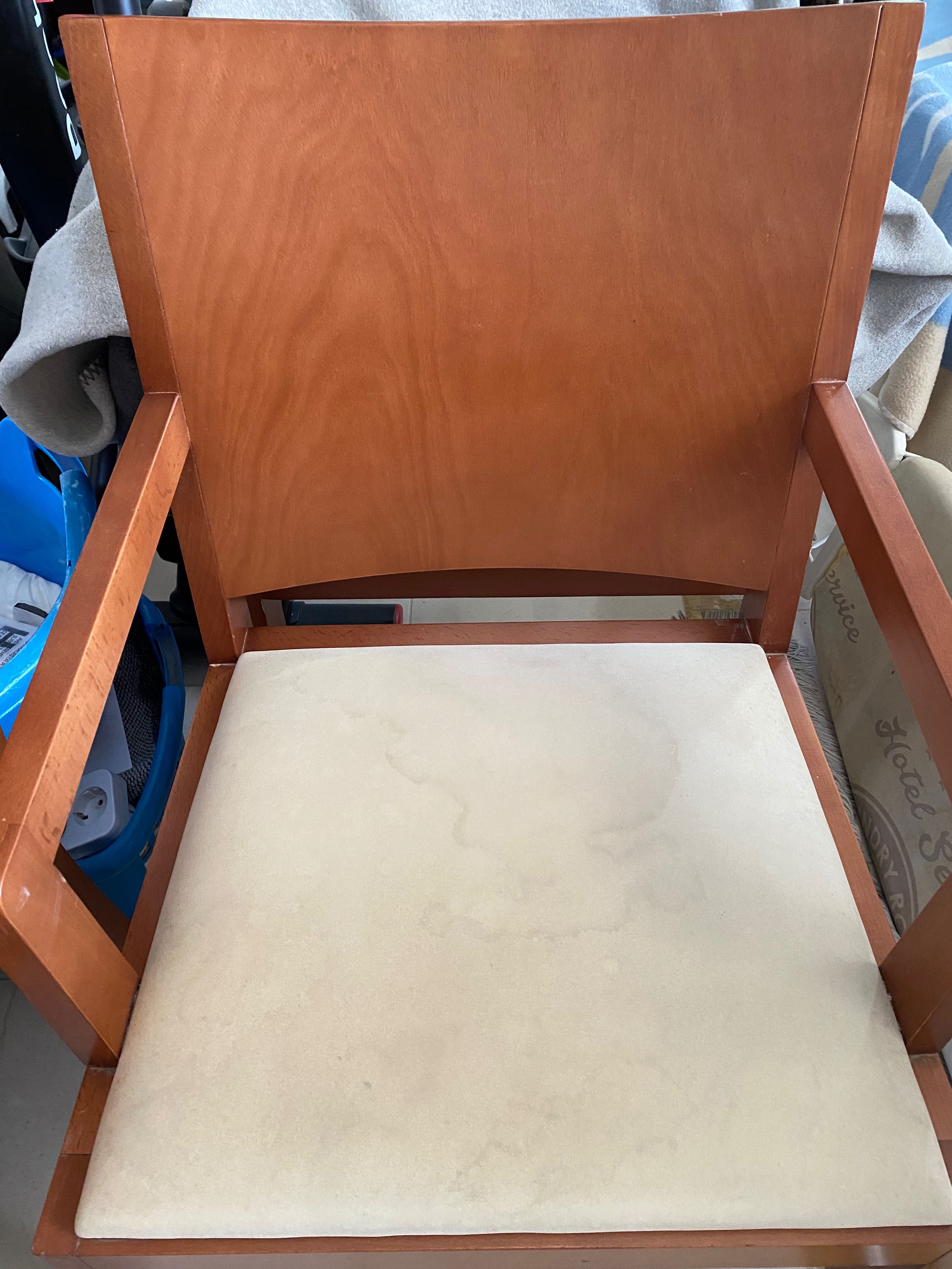 Mesa extensível e 6 cadeiras