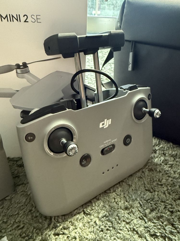 Drone DJI Mini 2 SE (Fly More Combo)