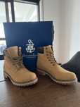 Botas Novas 38 em pele tipo Timberland