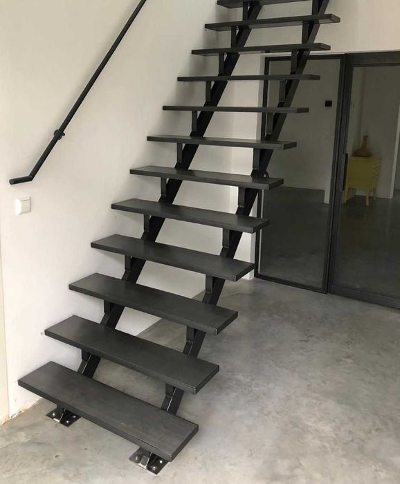 Косоурные каркасы конструкционных лестниц