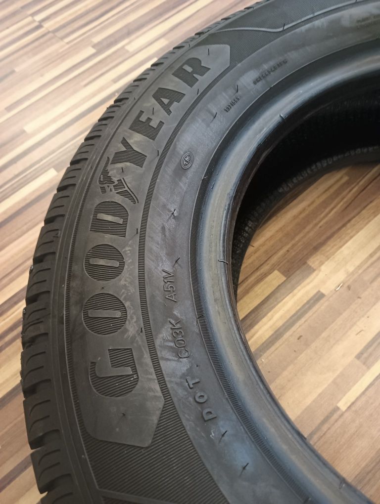 185/75/14C Goodyear efficientGrip cargo Lato para 2szt