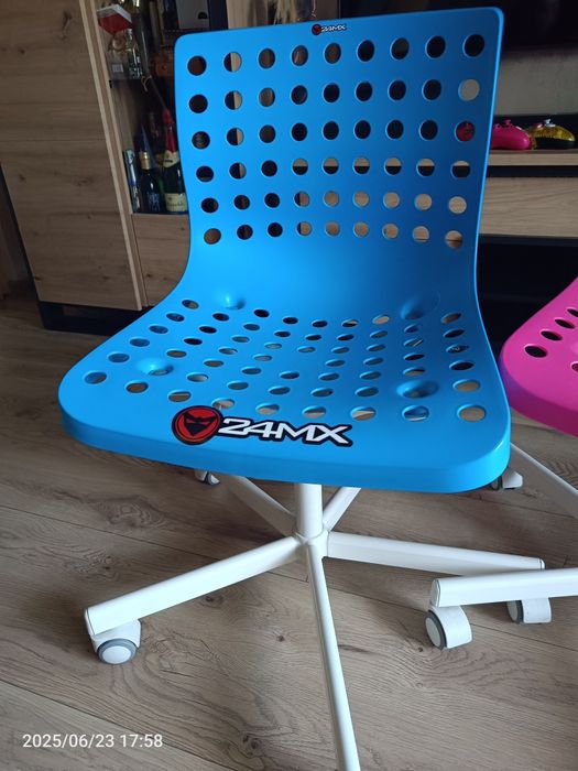 IKEA SKALBERG krzesło obrotowe biurowe kółka fotel różowy