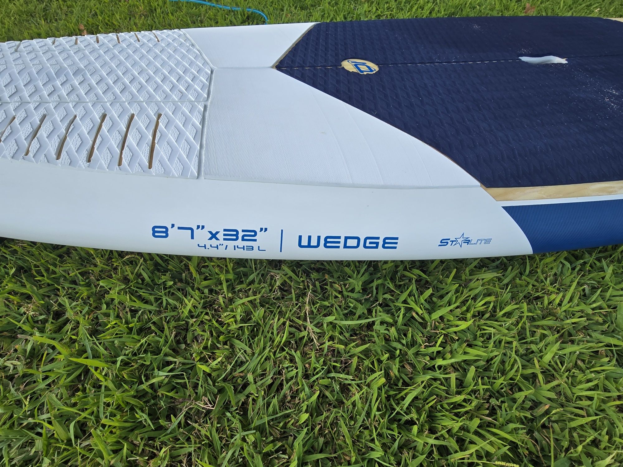 Starboard Wedge de 2024 8'7" x 32"