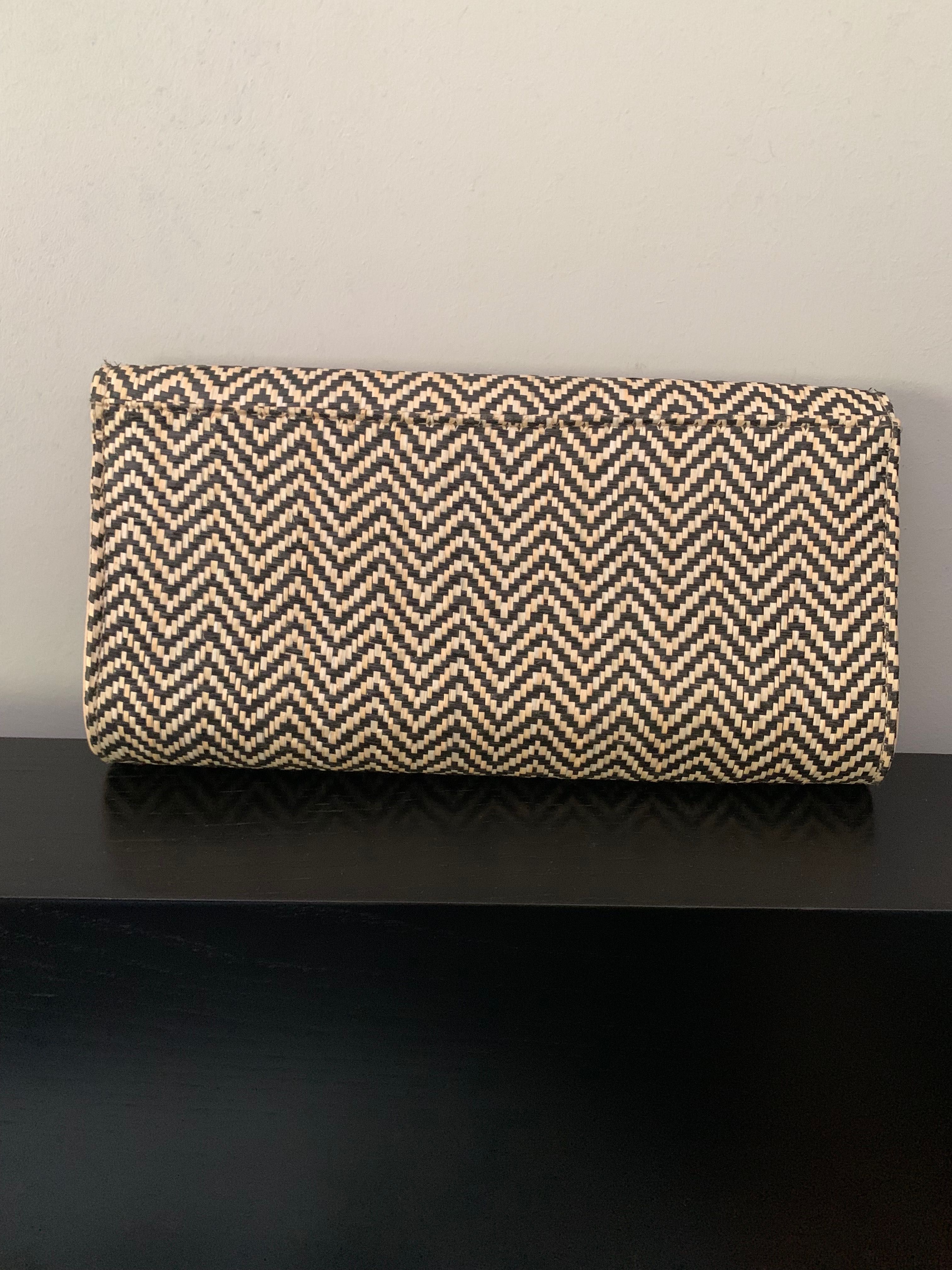 Clutch de mão padrão preto & creme