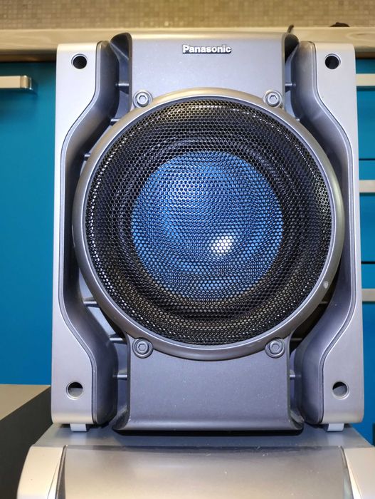 Мощный 500 Вт муз центр с сабвуфером ( Блютуз / AUX / MP3 / CD )