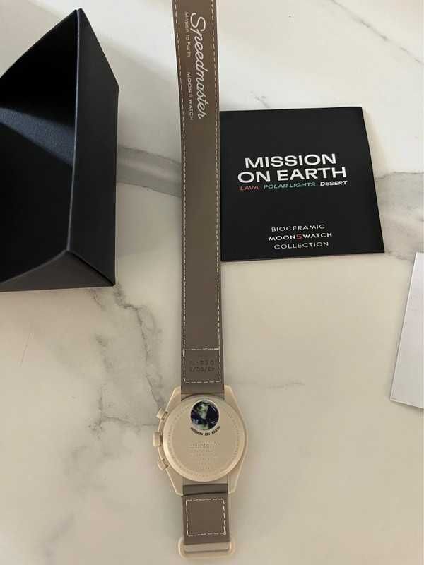 Omega x Swatch Desert: Nowy SO33T103 Dla Śmiałych Stylów