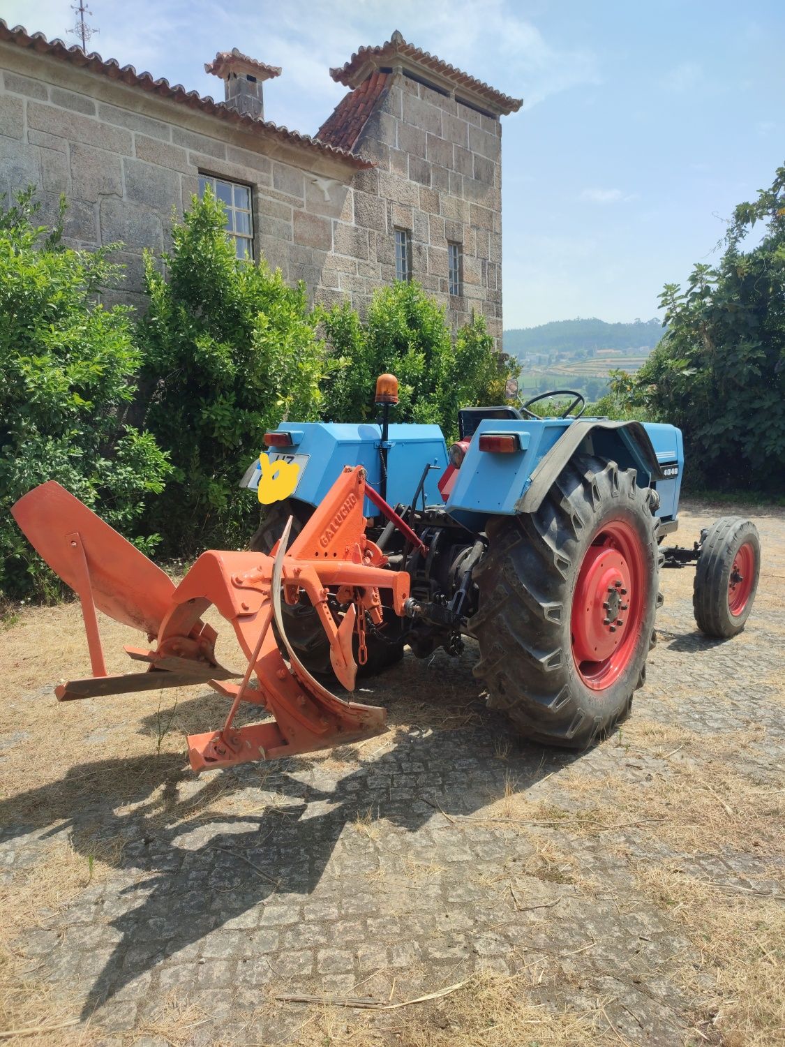 Trator agrícola + Charua Galucho
