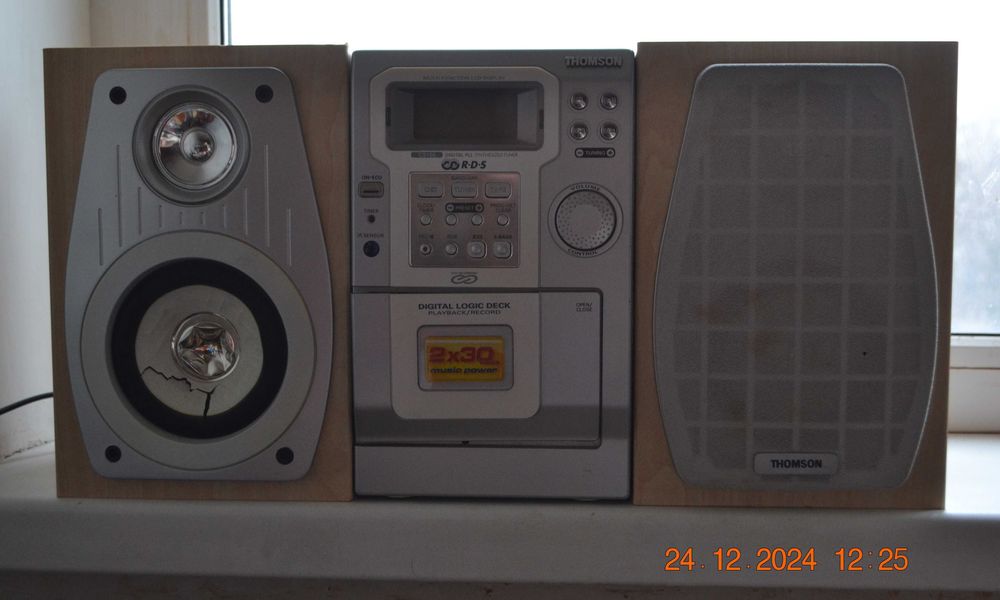 Музыкальный центр "Thomson" CS150. Impedance: 8 Ohm. Music power: 30 W