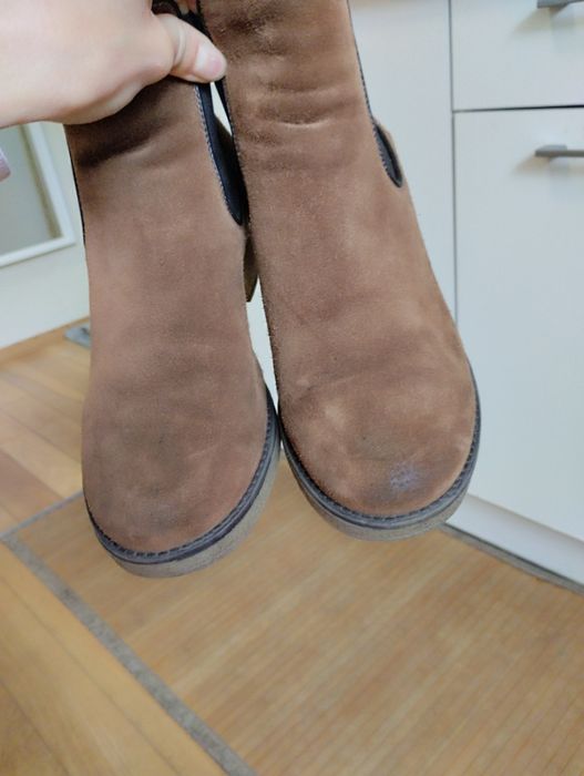 Brązowe zamszowe botki damskie na grubym obcasie Lasocki wkładka 26,5