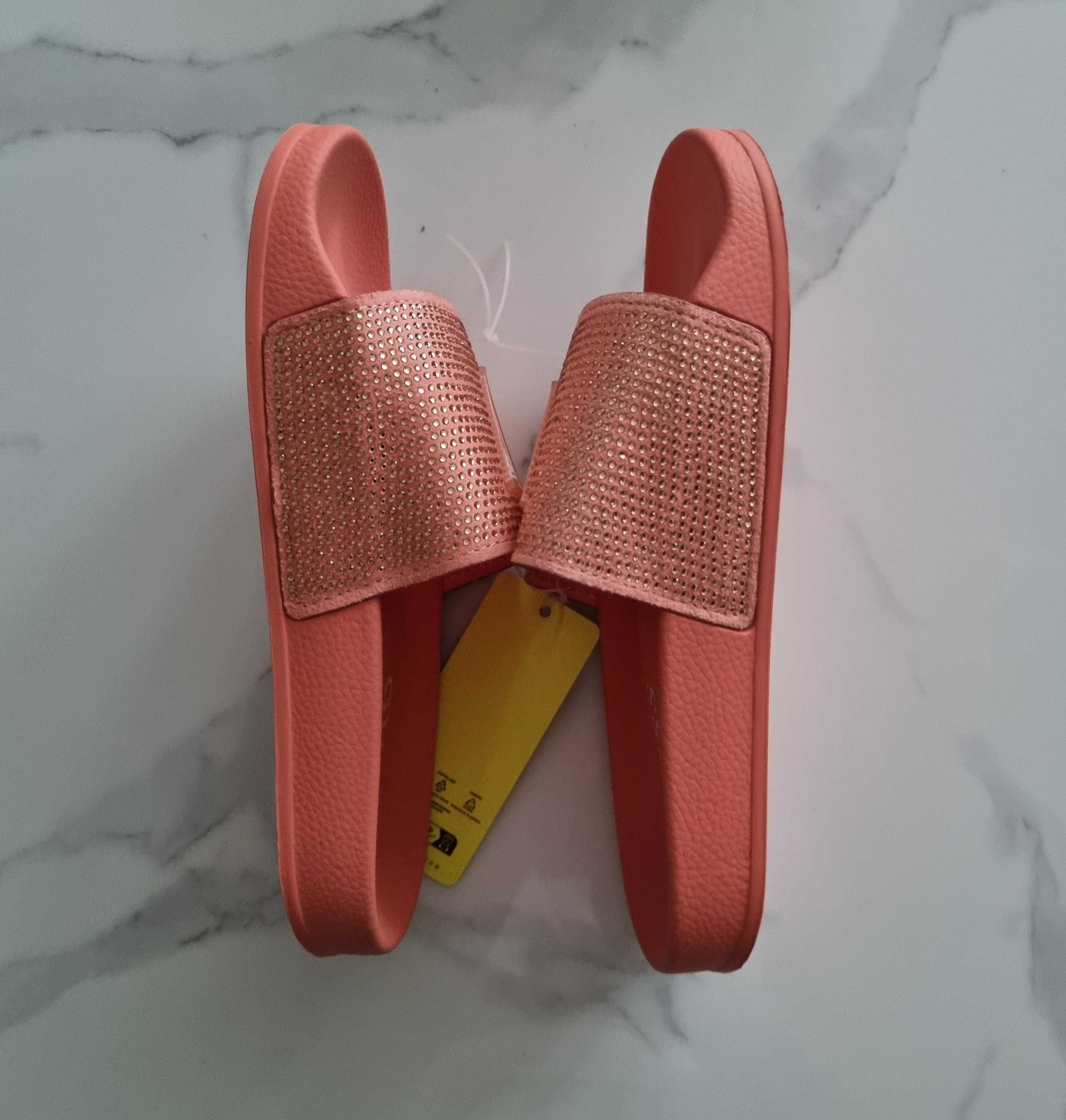Klapki damskie  Guess