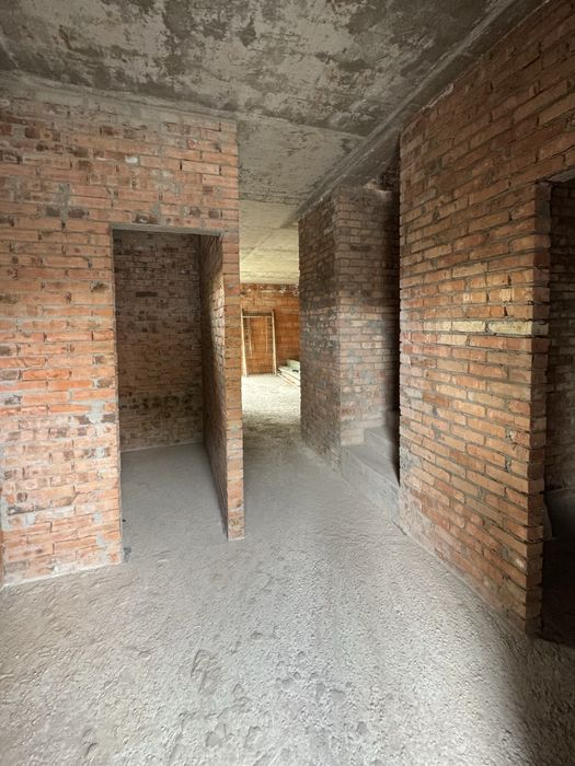 Продаж котеджу у центральній частині міста (Гідропарк)