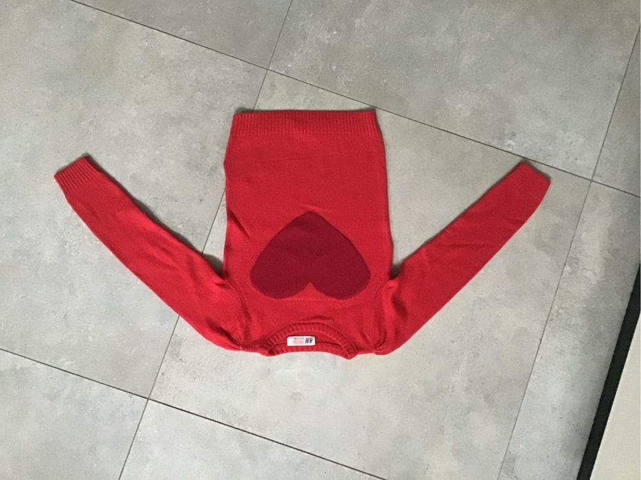 Czerwony sweter H&M z sercem rozm. 110/116