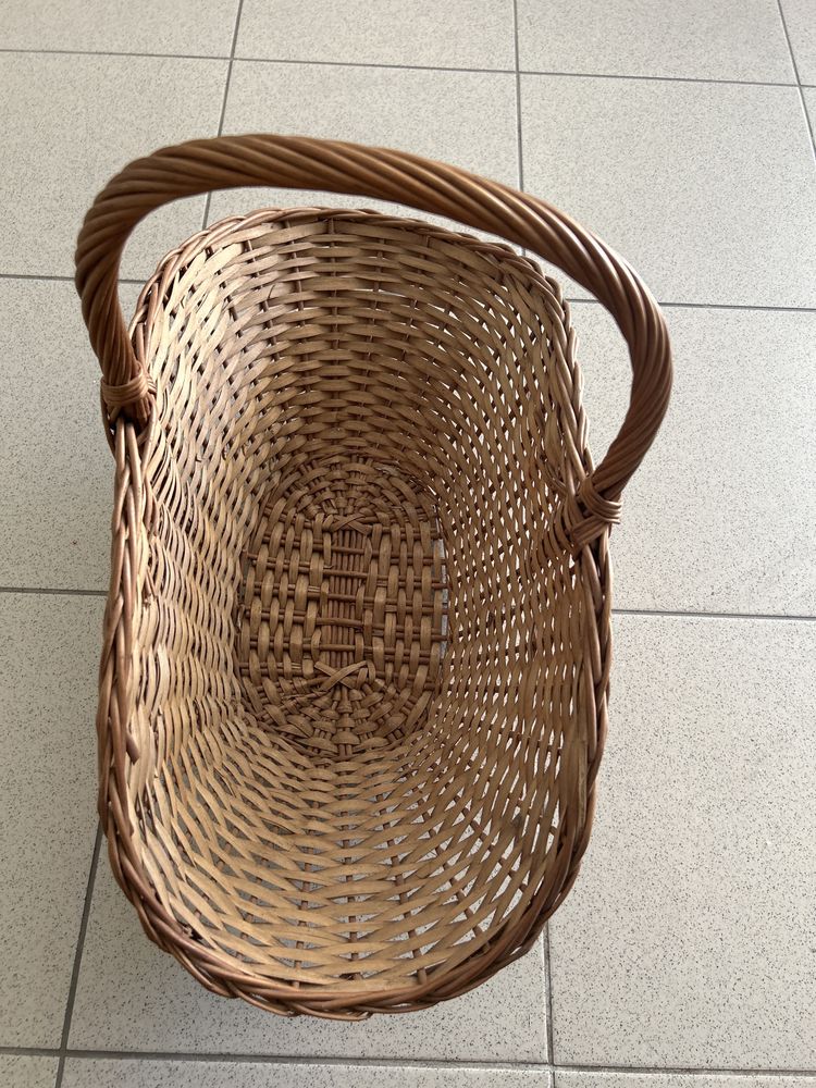 Cesto de verga castanho