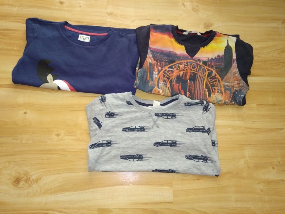 Zestaw trzech bluz chłopięcych rozmiar 134/140 (cena za całość)