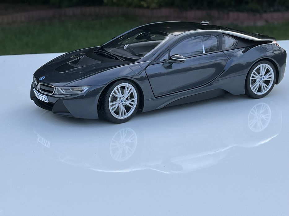 Bmw i8  Paragon  1 18  stan idealny