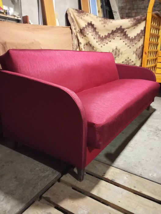 Диван -книжка.Пружини, тканина, механізми в доброму стані.