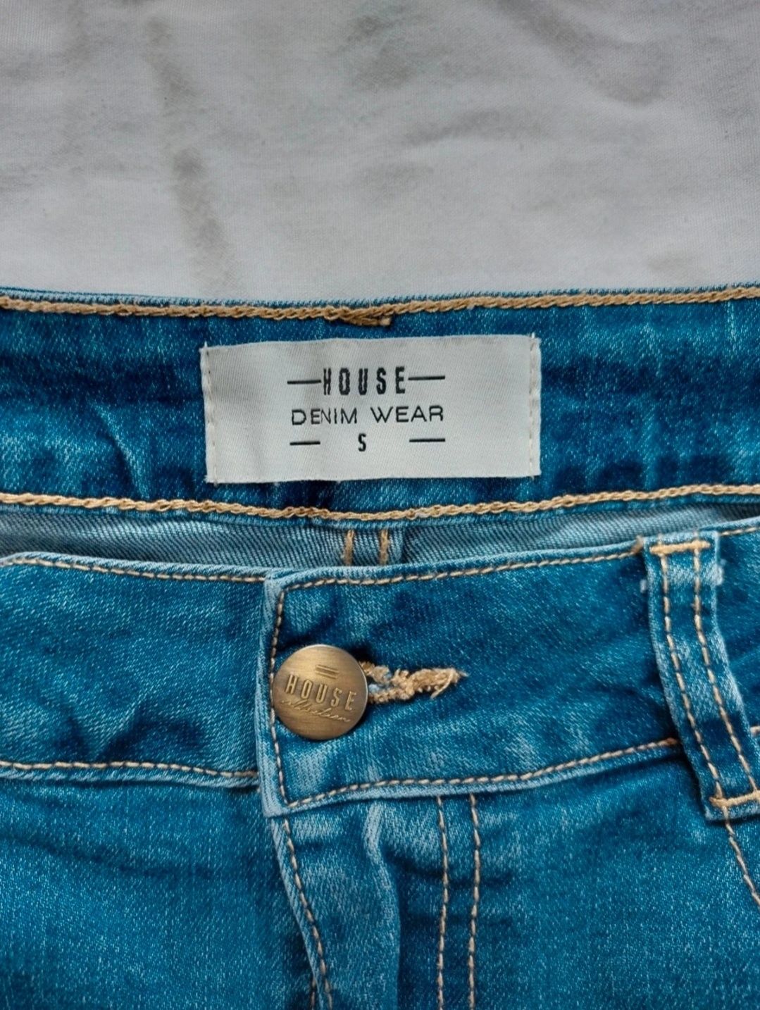 jeansowa spódnica z haftem house