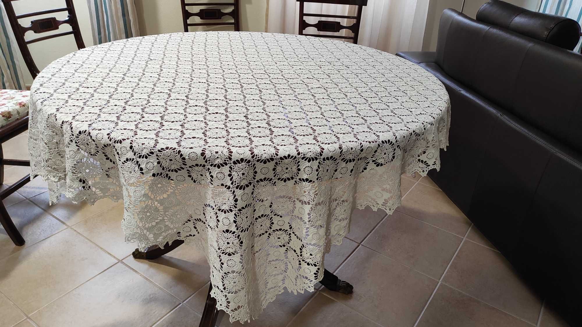 toalha de mesa quadrada em crochet feito à mão