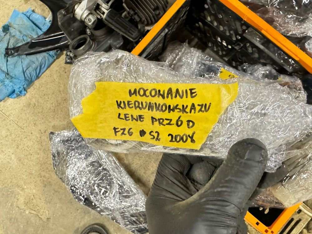 Yamaha FZ6 N S2 Fazer 600 FZS Mocowanie Lewe Kierunkowskazu Lampy