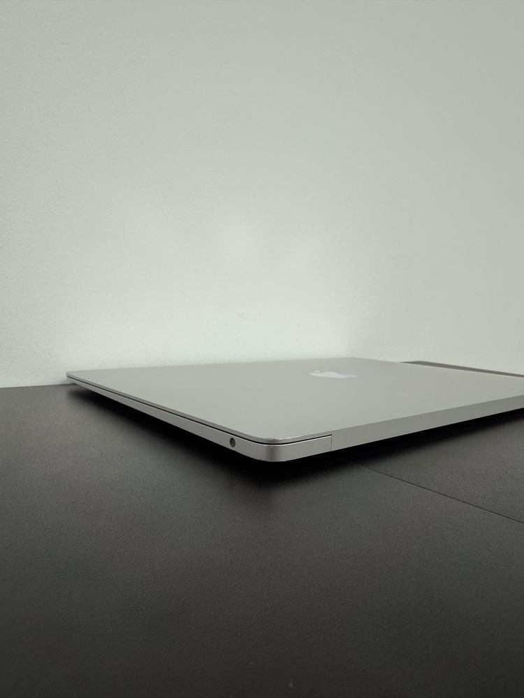 1 цикл Macbook Air 13 2019(2020) I5 8Gb | 128Gb • ГАРАНТІЯ > Ідеальний