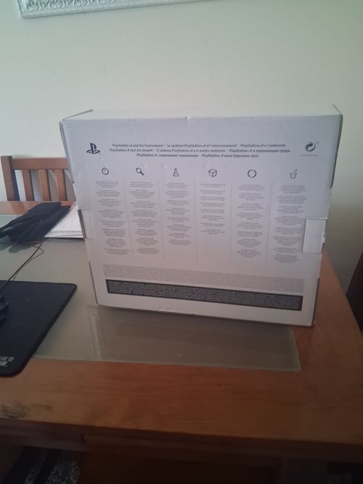 Vendo ps4 pro de 1 TB + Comando vermelho