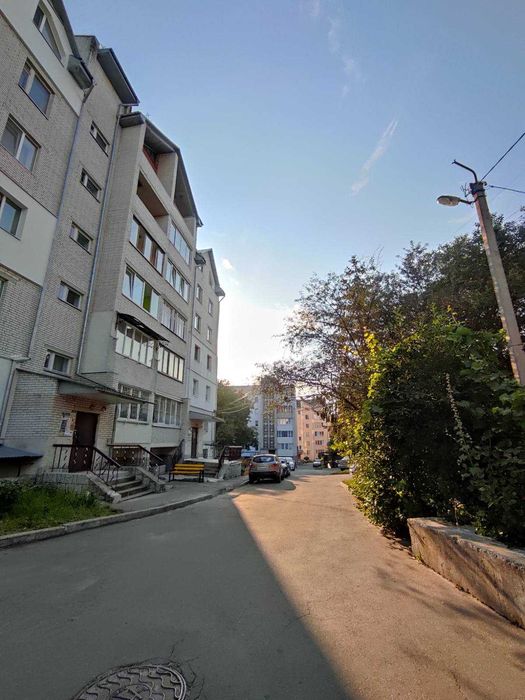 3 кім на Довженка в новобудові