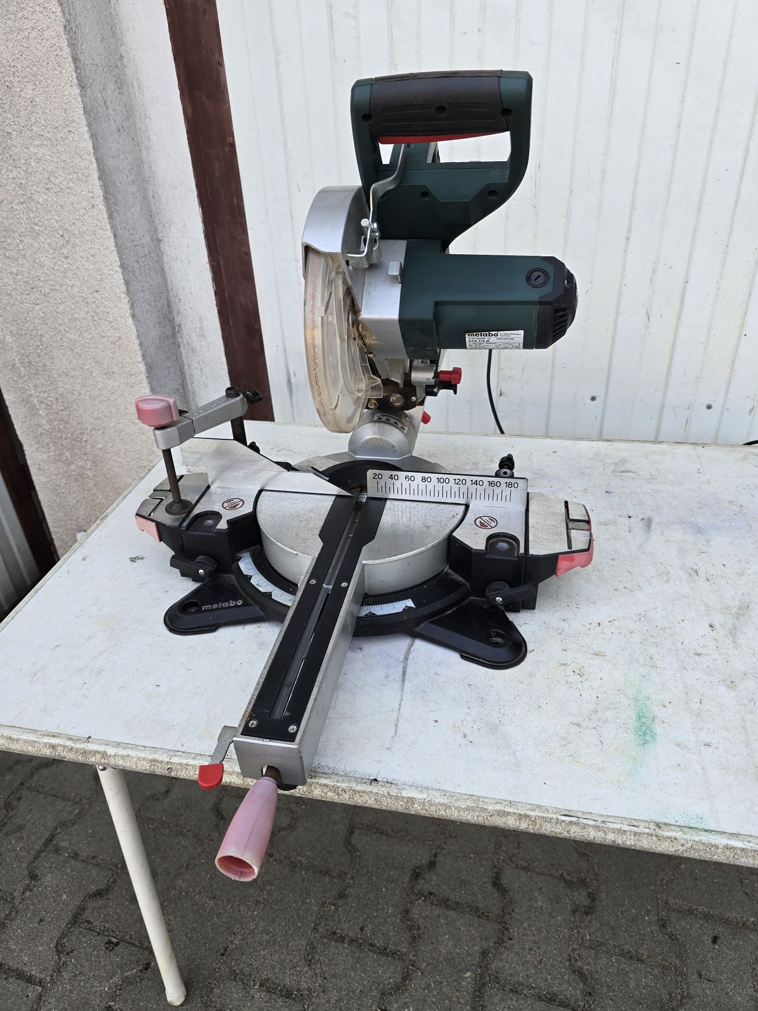 Piła łukośna z posuwem Metabo 1500 W
