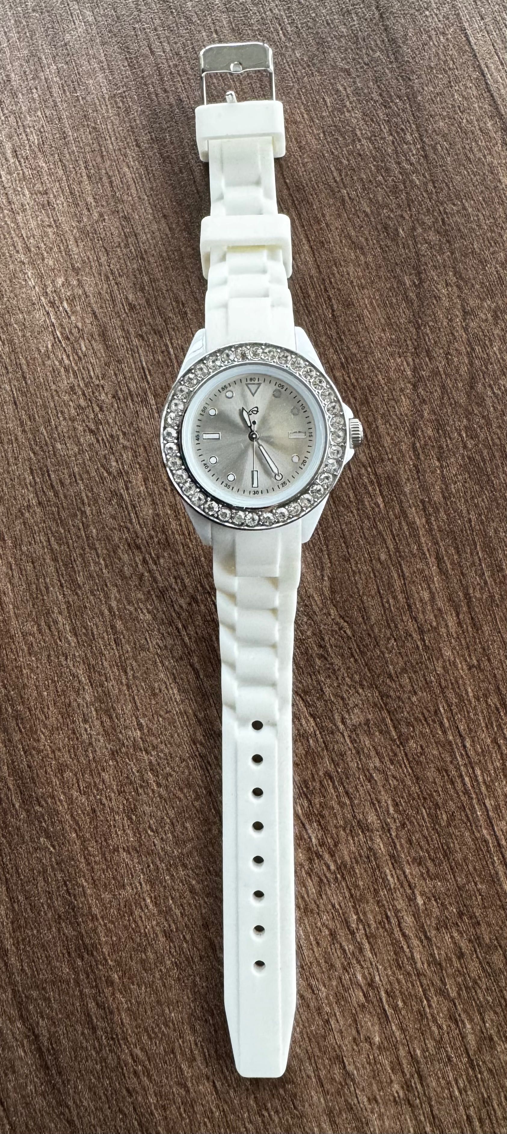 Zegarek damski na białym pasku