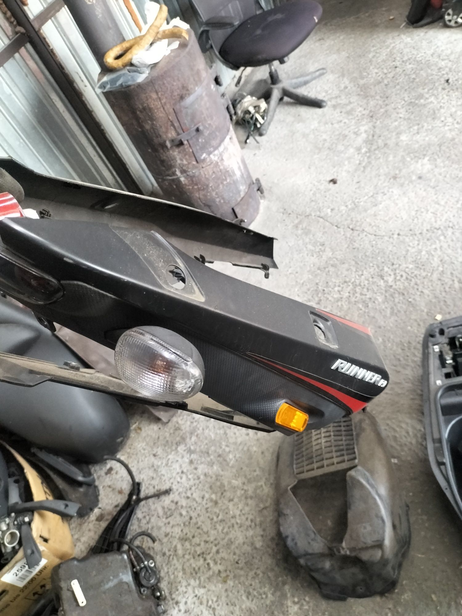 Zadupek,boki tył Gilera Runner Sp