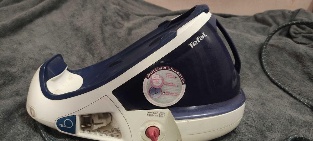 праска з парогенератором Tefal GV8461.