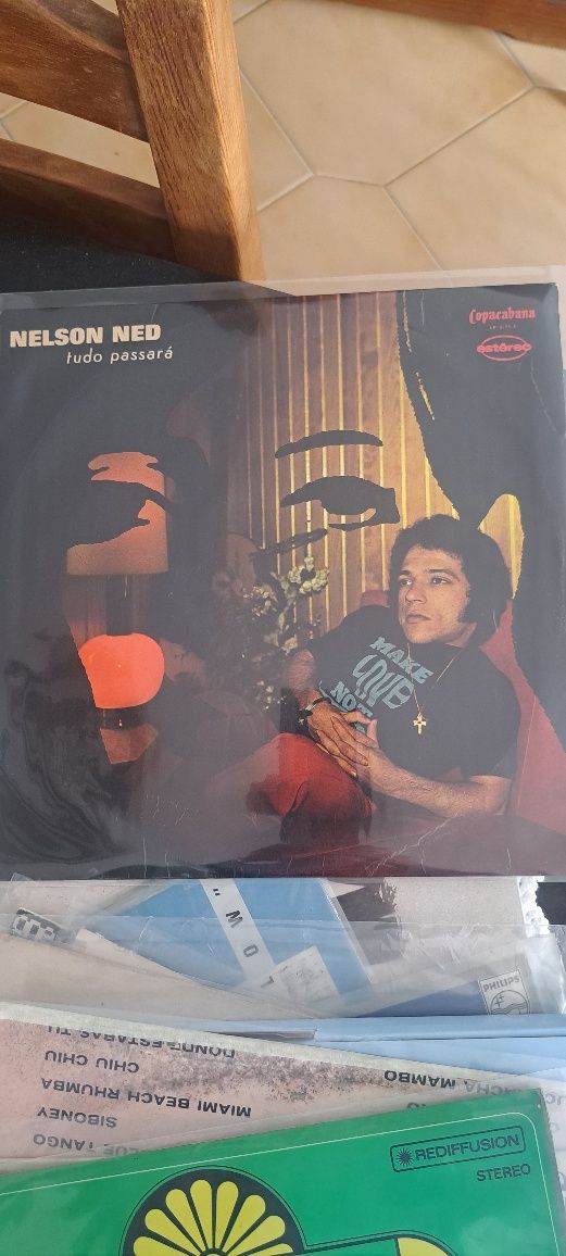 Discos de vinil variados antigos