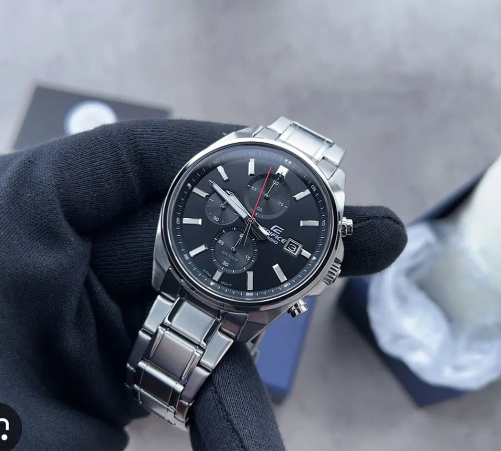 Чоловічий годинник CASIO EFV-610D-1AVUEF