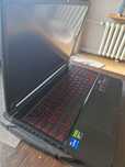 Laptop gamingowy, mysz gamingowa, sluchawki gamingowe