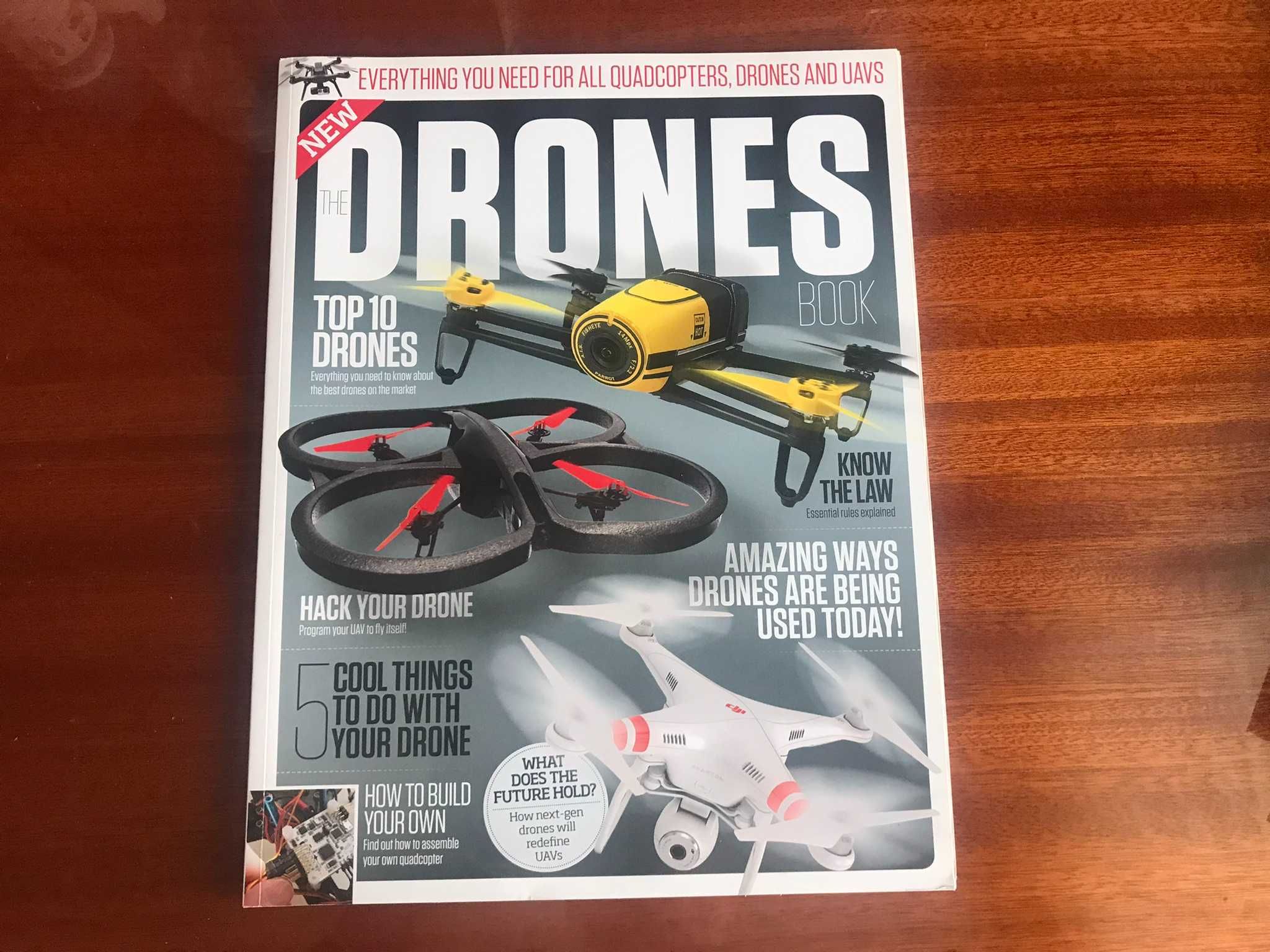 The Drones Book - brytyjski magazyn-ksiazka o dronach z 2015r