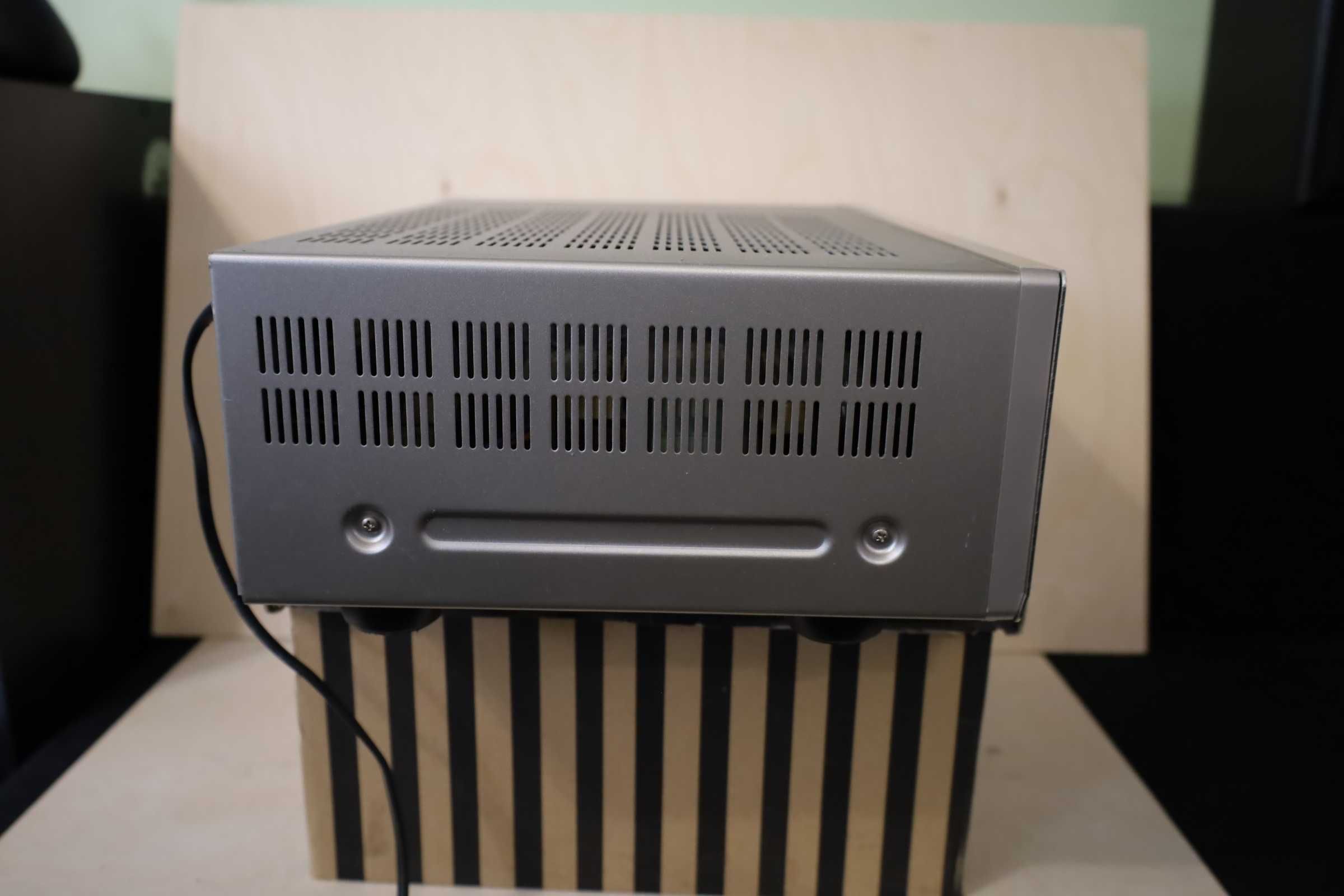 Amplituner stereo Onkyo TX-8211