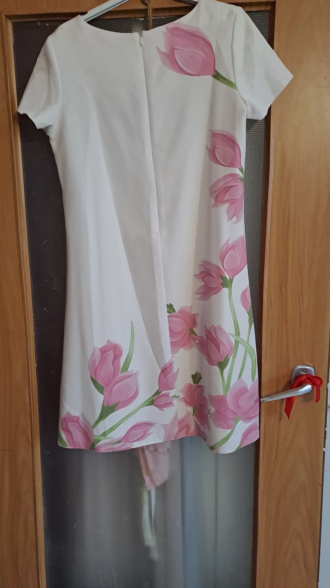 Elegancka sukienka w kwiaty